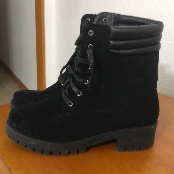 Boots - Picture 4 of 4